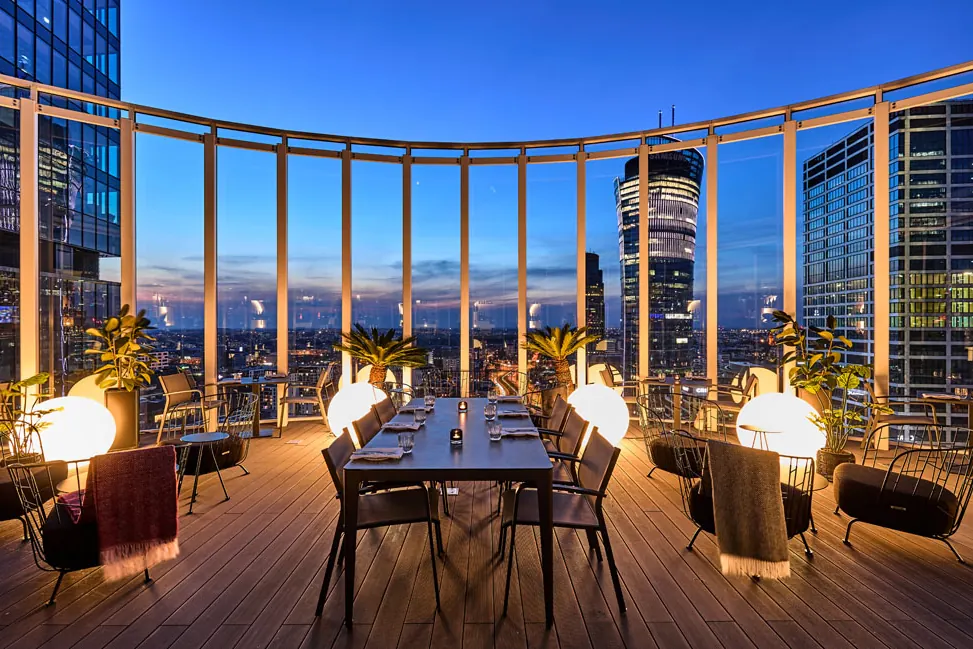 Crowne Plaza – The Roof Skybar